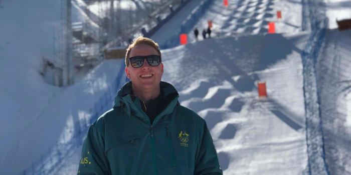 汤姆·哈蒙德在滑雪山上