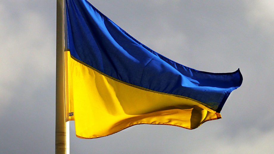 乌克兰国旗在风中吹来。